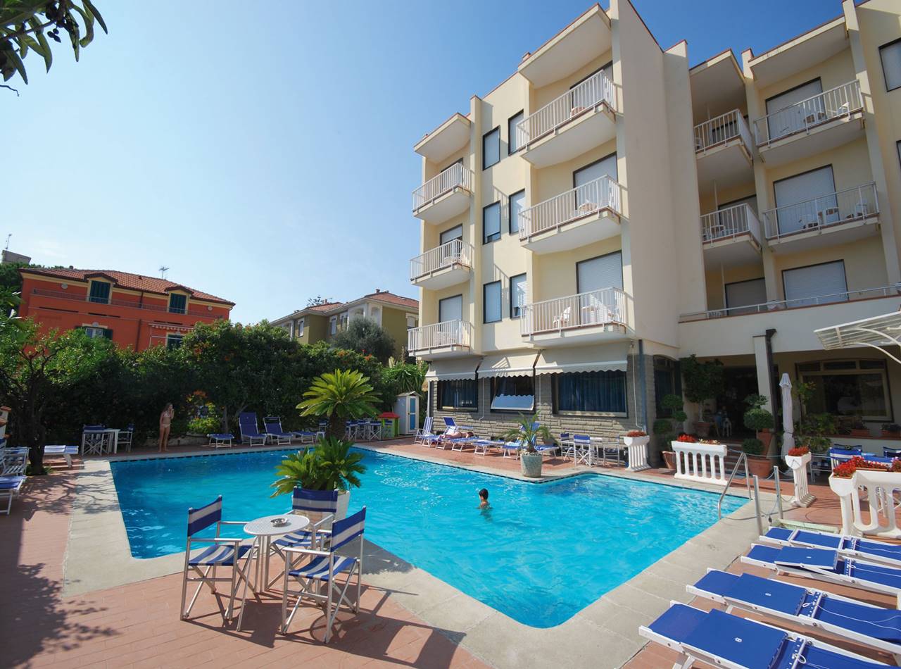 splendiddianomoutpool01web