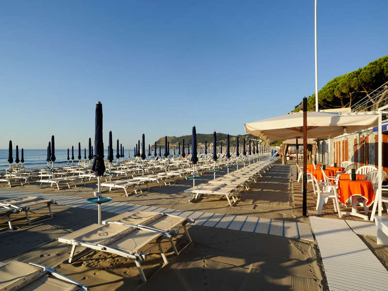 spiaggiaalassiobeach01web