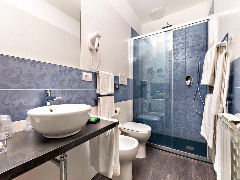 h monte rosa superior bathroom web