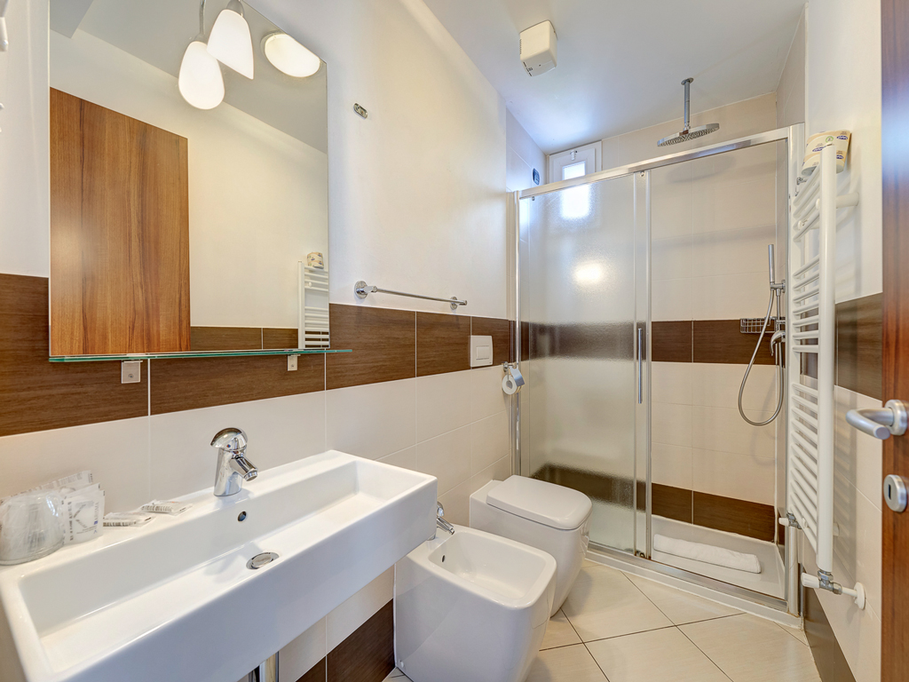 bagno camera hotel web
