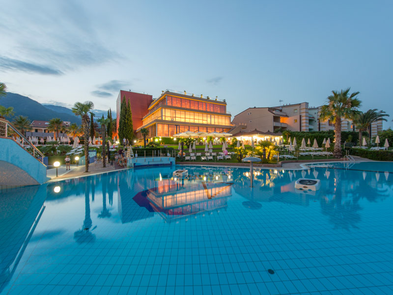 pool sunsetweb