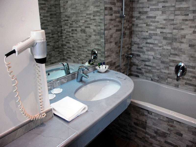 bathroom superiorweb