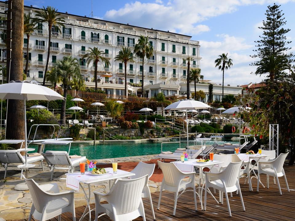 41 lunch by the pool web