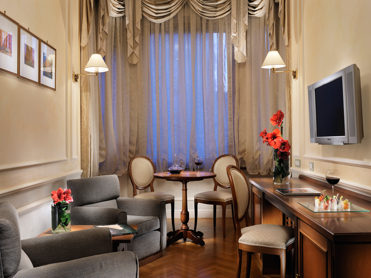 13 suite living room web