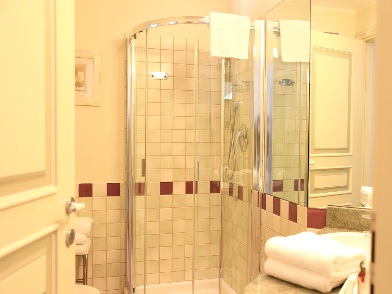 junior suite bathroom web