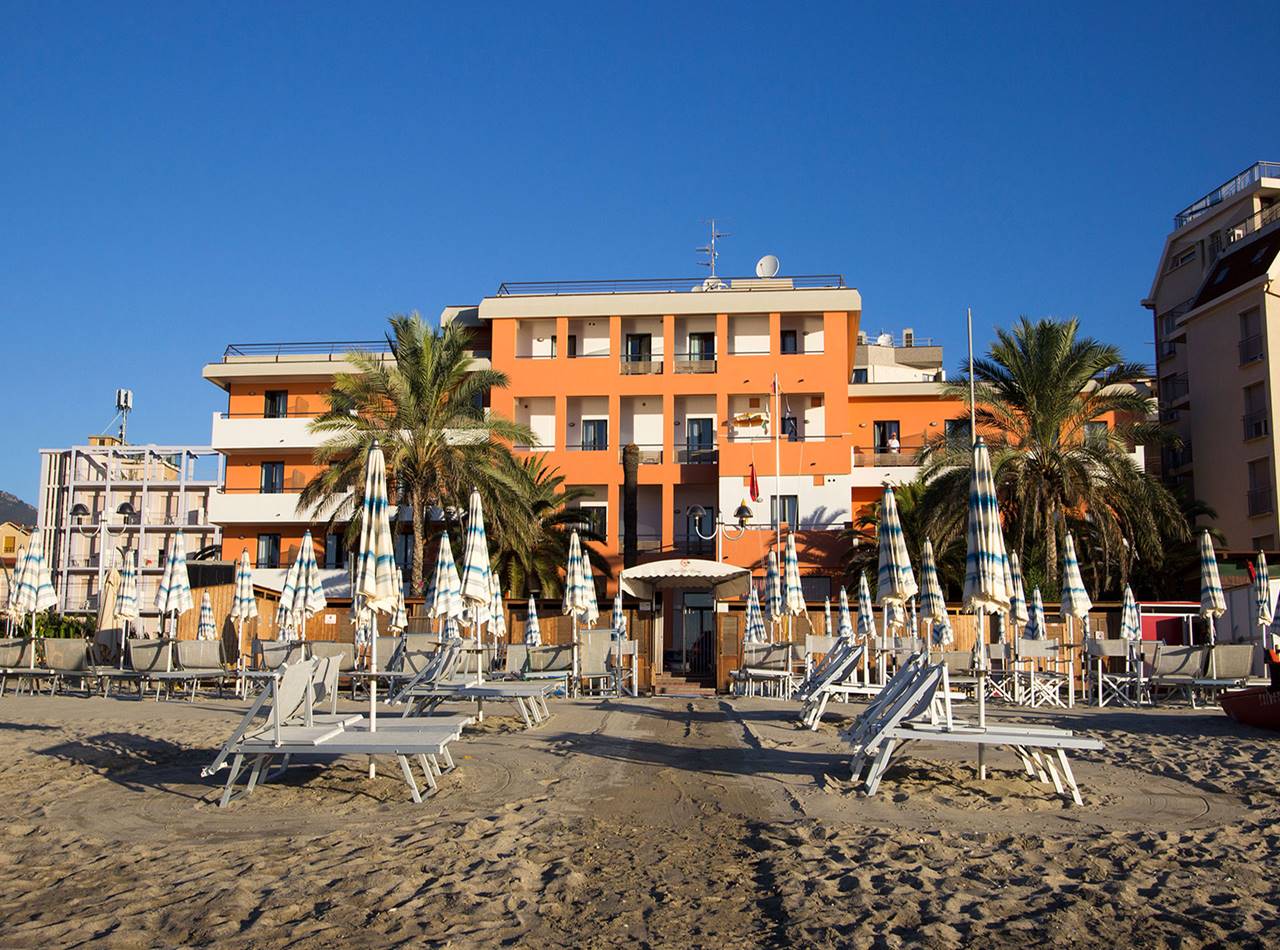 hotel villa marina celiaci spiaggia pietra ligure liguriaweb