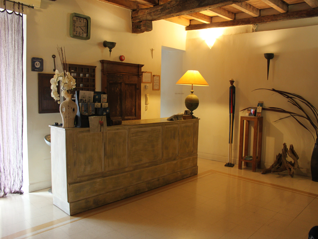 hall web