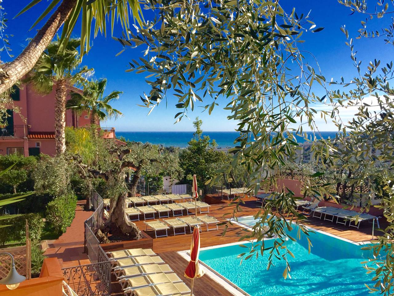 piscinaazzurra2web