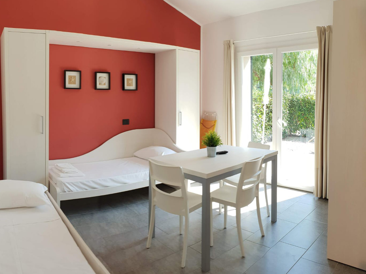 rebi village bilo 5 giaridno living room web
