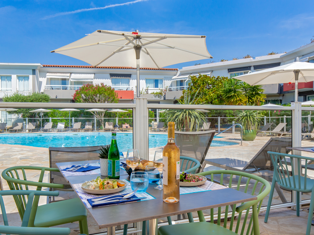 bwp la marina restaurant pool side web