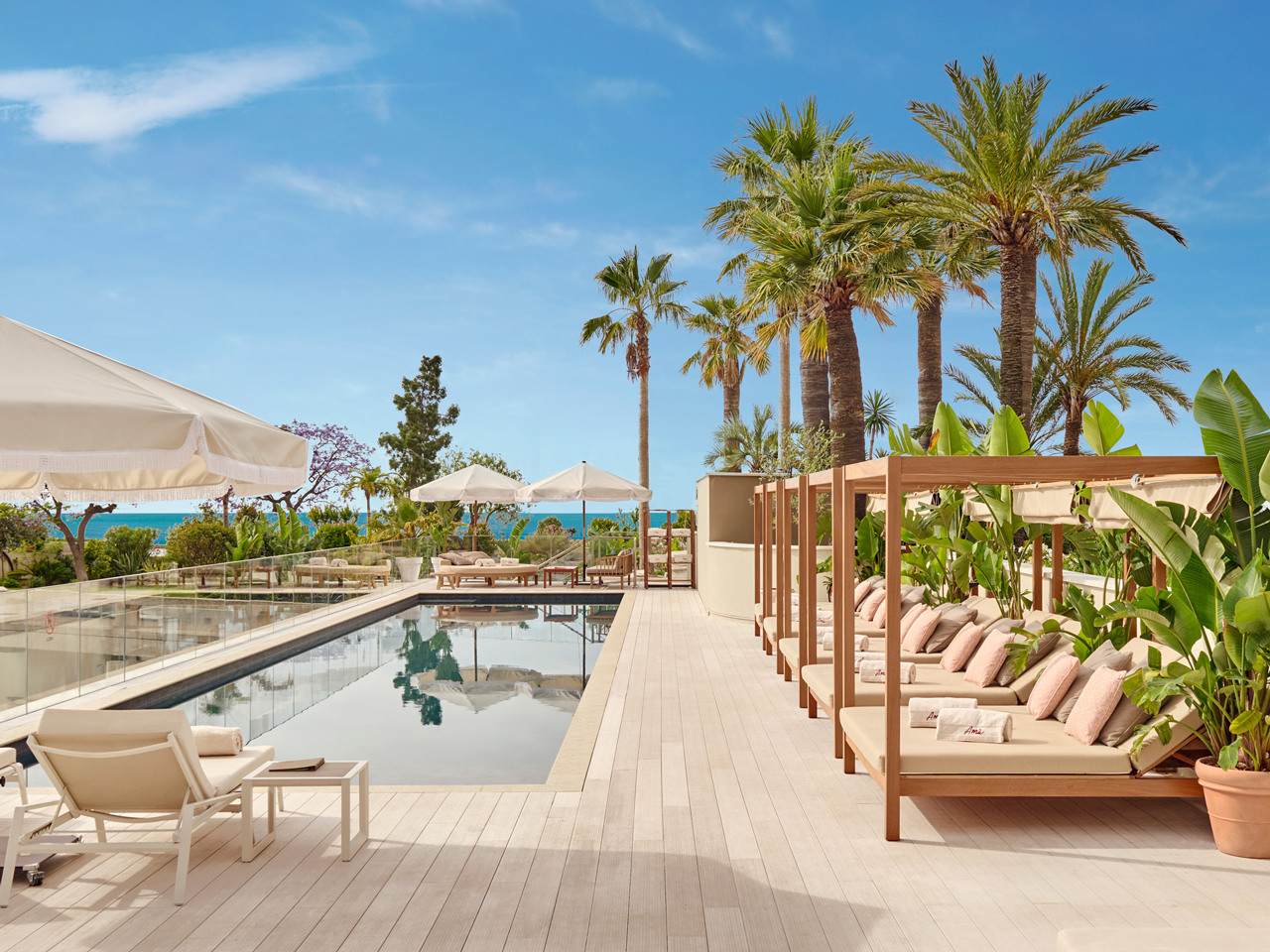 amc3b9 by the pool anthony parkinson 2 web