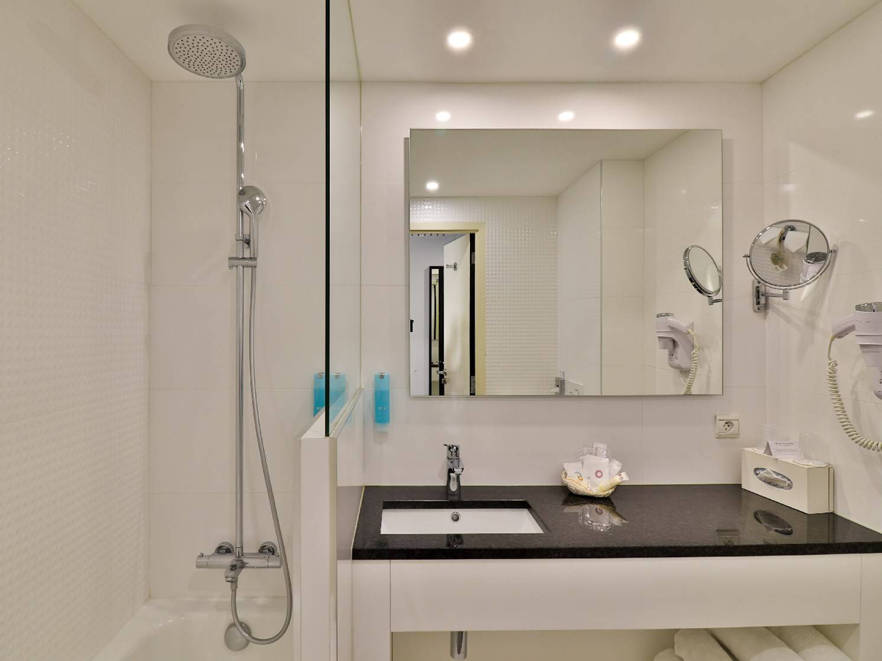 bathroom web