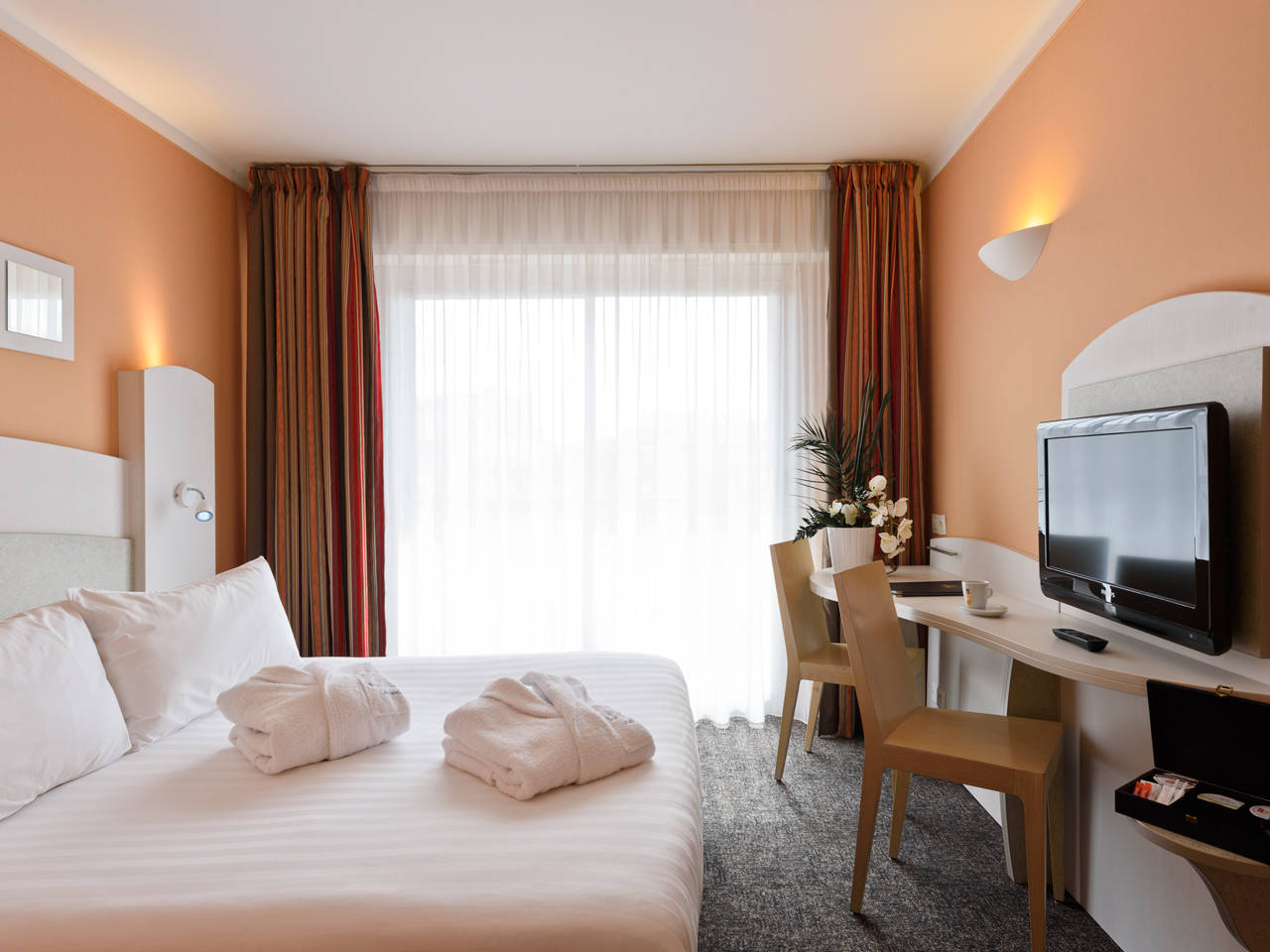 superior balcon room copyright bw astoria 4 web