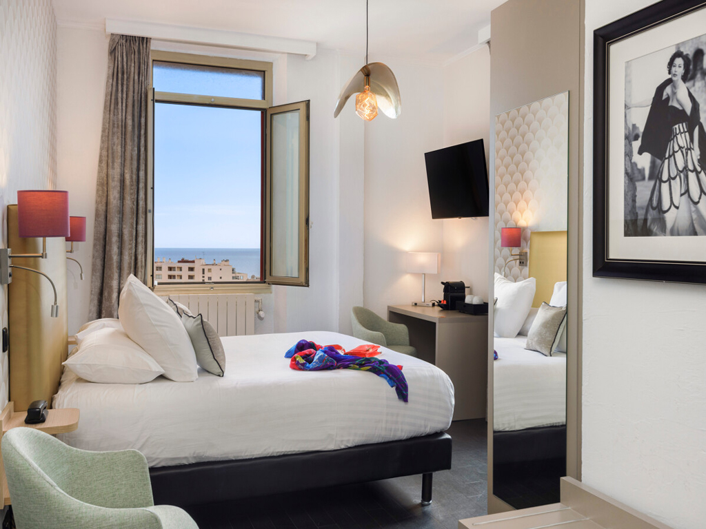 chambre double deluxe   best western hotel des orangers cannes herve fabre 1200px 2 web