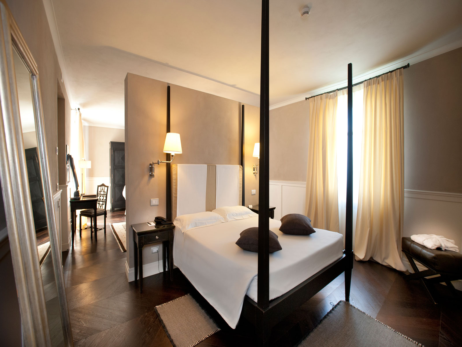 deluxe suite bedroomweb