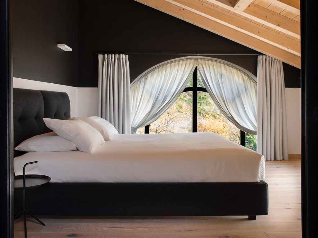 attico suite white room web