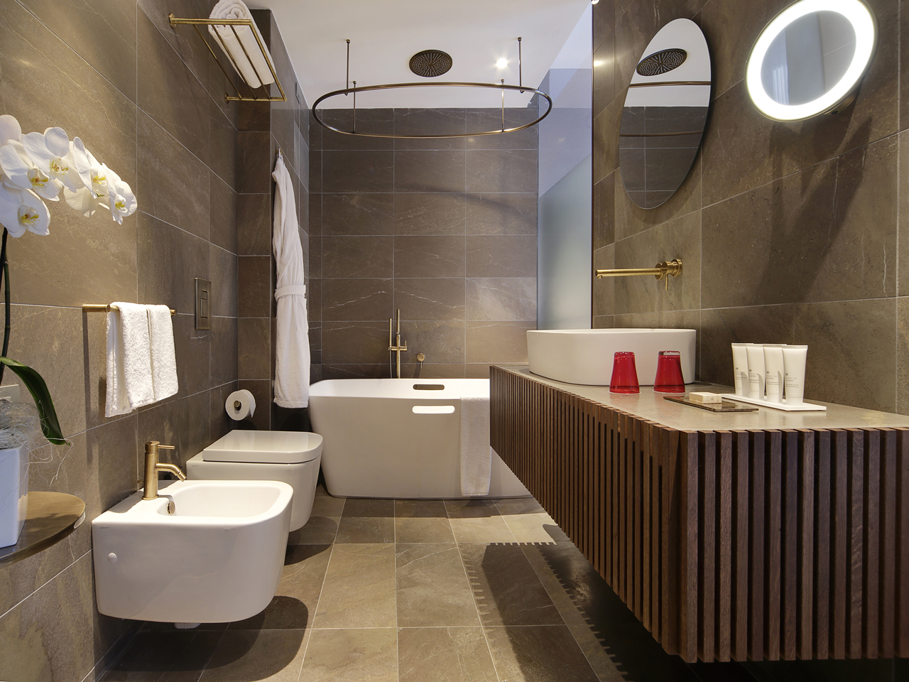 14granpremiumbathroom web